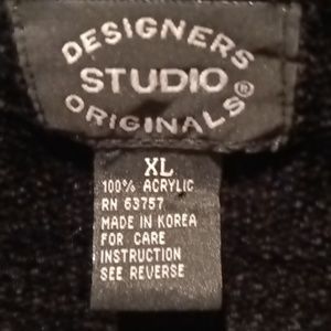 DESIGNERS STUDIO ORIGINALS black & red striped v-neck sweater Size XL